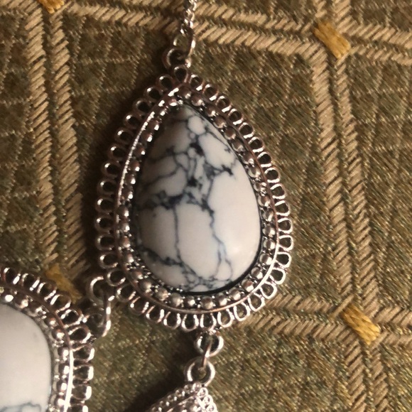 Faux Marble-Look Necklace - Picture 5 of 5